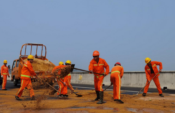 便攜式工控電腦，以雙屏指揮，助力應(yīng)急搶險高效調(diào)度